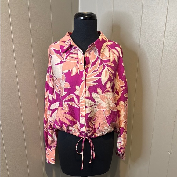 NWT DREW Women’s Medium Pink Floral Notched Collar Blouse Elastic Waist - Picture 1 of 6